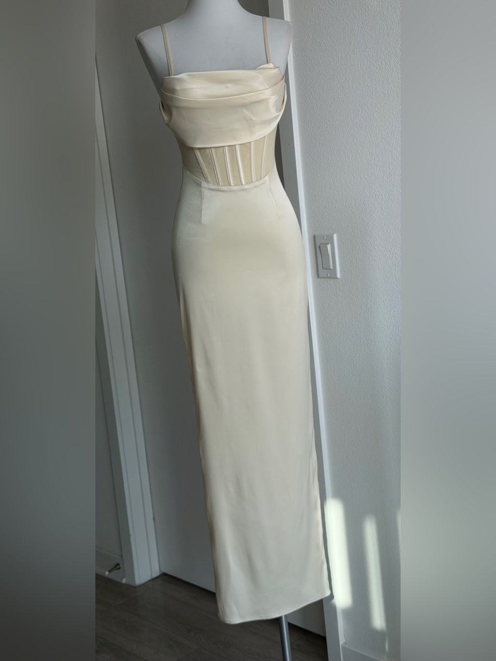 NBD Aella dress in Champagne size S - Picture 5 of 13
